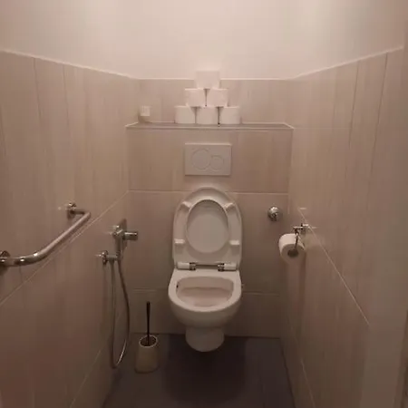 Appartement Quiet With Shared Kitchen Bathroom *