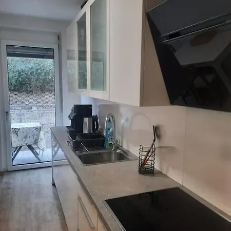 Quiet With Shared Kitchen Bathroom Apartman
