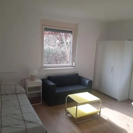 Apartamento Quiet With Shared Kitchen Bathroom