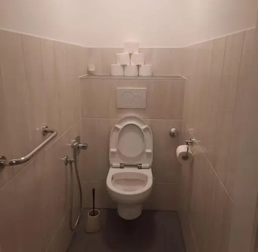 Apartman Quiet With Shared Kitchen Bathroom *